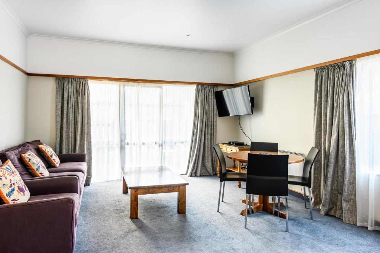 The Beachcomber Hotel Нелсън Екстериор снимка
